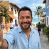 Julio Canul, distribuidor de chanclas para playa en Yucatán